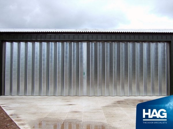 wide span horizontal folding industrial door